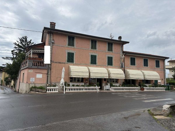 locale commerciale in vendita a Massarosa in zona Piano di Mommio
