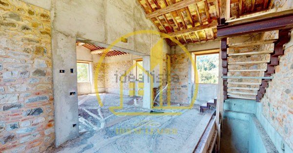 casale in vendita a Massarosa in zona Massaciuccoli