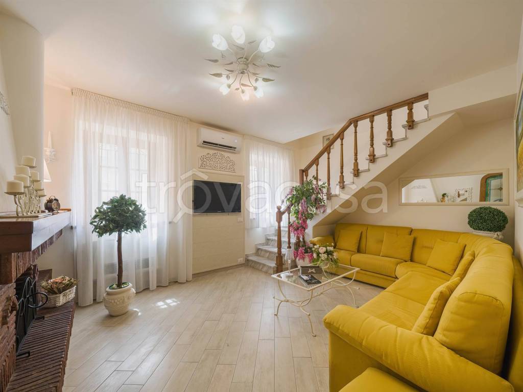 casa indipendente in vendita a Massarosa in zona Corsanico