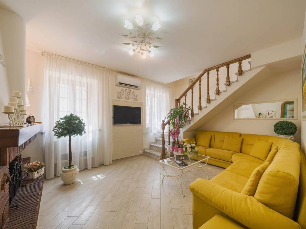 casa indipendente in vendita a Massarosa in zona Corsanico