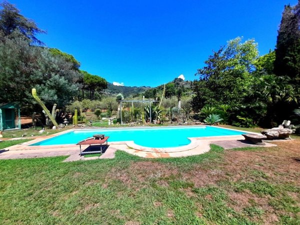 casa indipendente in vendita a Massarosa in zona Piano di Mommio