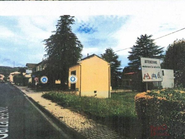negozio in vendita a Massarosa in zona Piano del Quercione