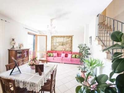 casa indipendente in vendita a Massarosa