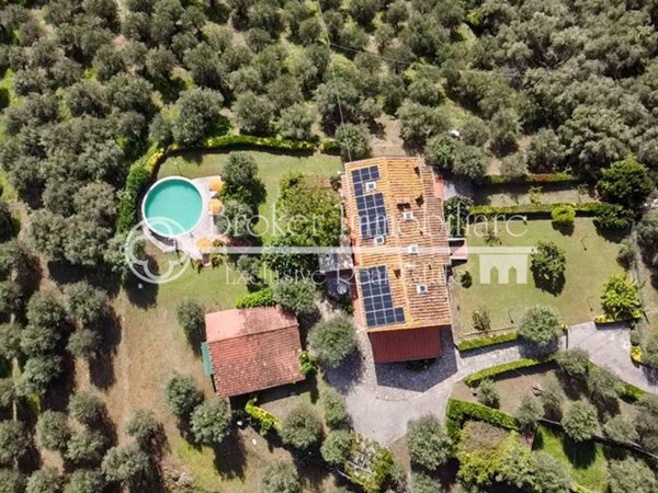 casa indipendente in vendita a Massarosa in zona Corsanico