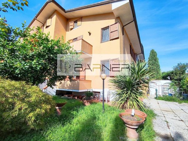 casa indipendente in vendita a Massarosa