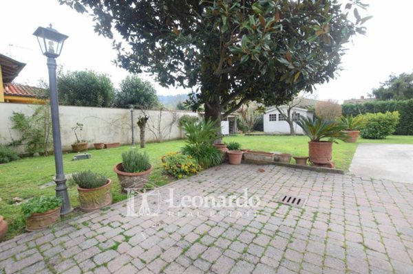 casa indipendente in vendita a Massarosa in zona Piano di Mommio