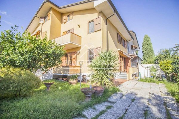 casa indipendente in vendita a Massarosa