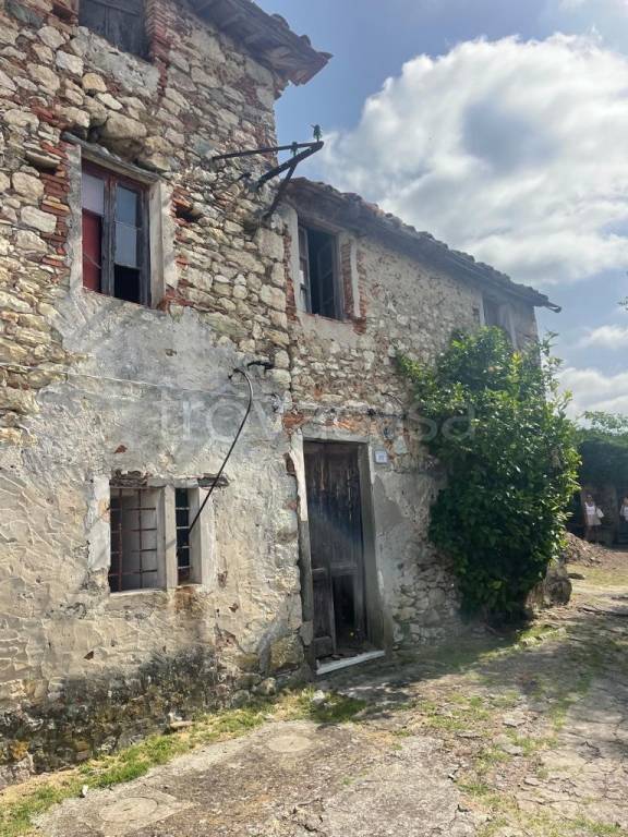 casa indipendente in vendita a Massarosa in zona Corsanico