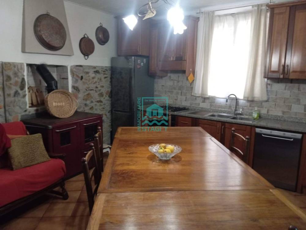 casa indipendente in vendita a Massarosa in zona Pieve a Elici