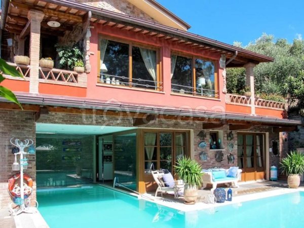 casa indipendente in vendita a Massarosa in zona Bargecchia