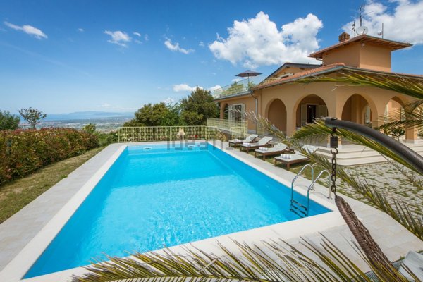 casa indipendente in vendita a Massarosa in zona Corsanico