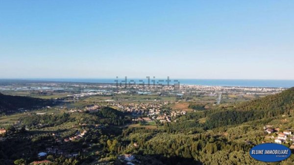 casa indipendente in vendita a Massarosa in zona Corsanico