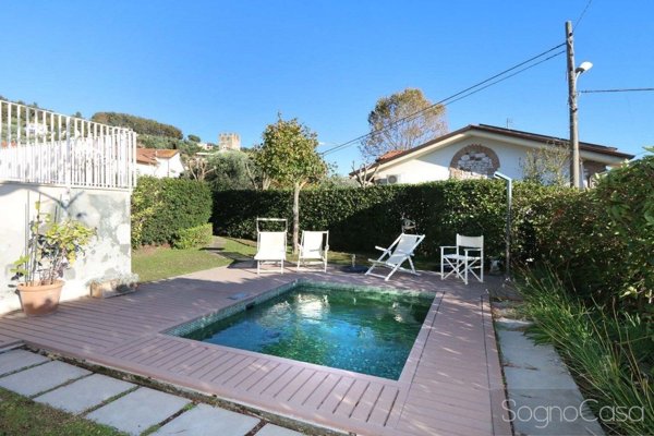 casa indipendente in vendita a Massarosa