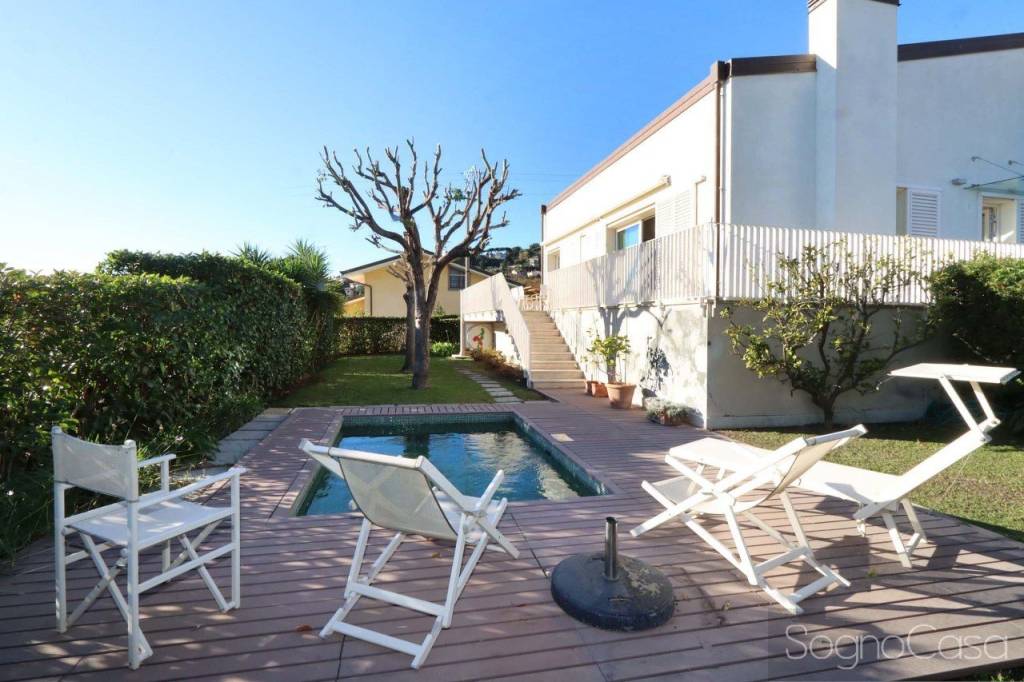 casa indipendente in vendita a Massarosa