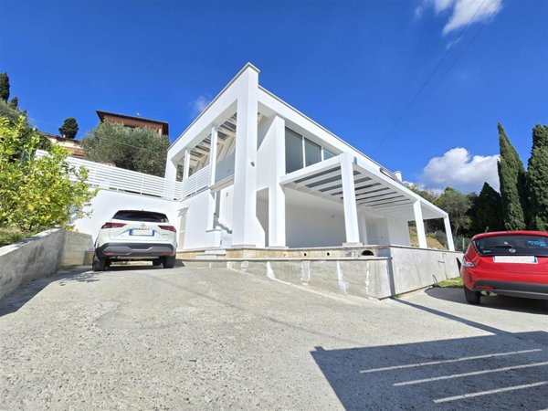 casa indipendente in vendita a Massarosa in zona Bargecchia