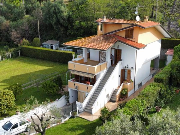 casa indipendente in vendita a Massarosa in zona Piano di Mommio