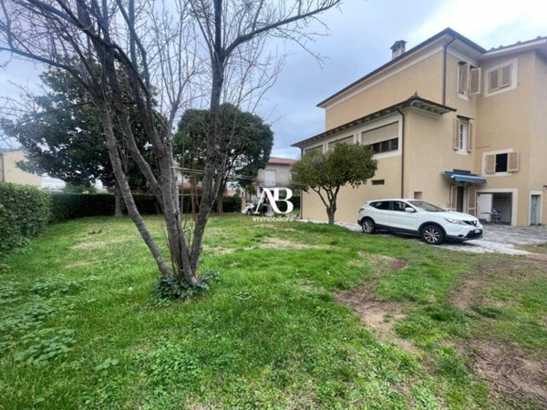 casa indipendente in vendita a Massarosa in zona Quiesa