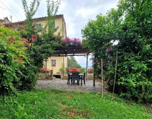 pentavano in vendita a Massarosa in zona Pieve a Elici