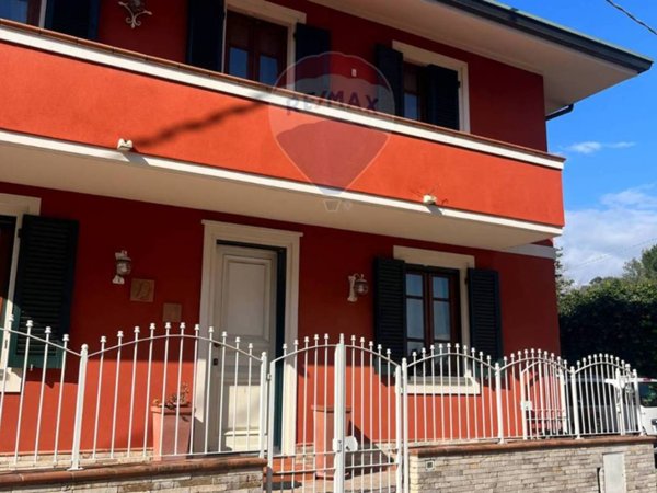 casa indipendente in vendita a Massarosa in zona Corsanico