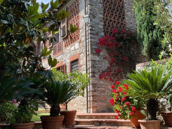 casa indipendente in vendita a Massarosa in zona Quiesa