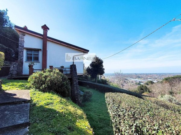 casa indipendente in vendita a Massarosa in zona Piano di Mommio