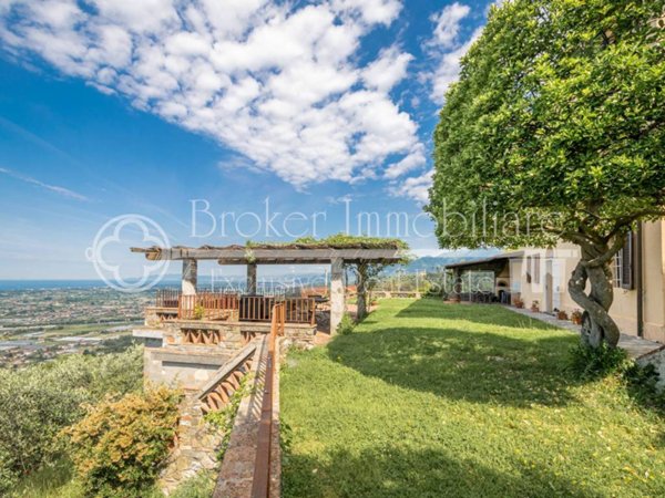 casa indipendente in vendita a Massarosa in zona Bargecchia