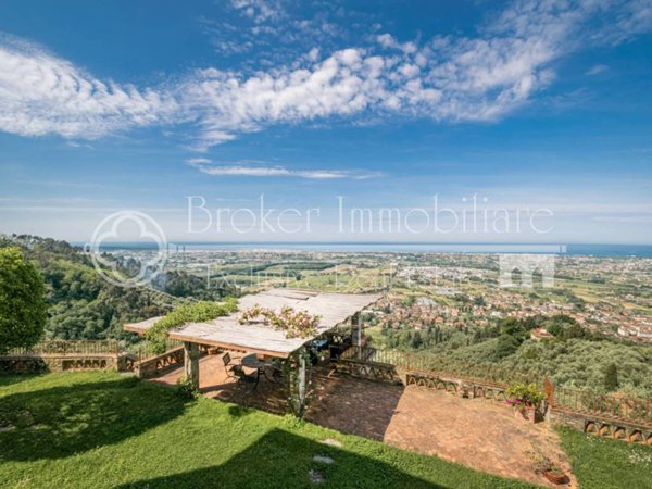 casa indipendente in vendita a Massarosa in zona Corsanico