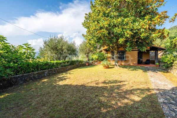 casa indipendente in vendita a Massarosa in zona Mommio