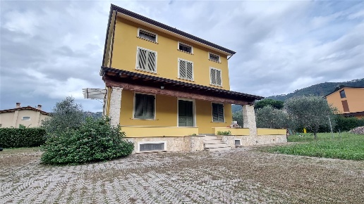 casa indipendente in vendita a Massarosa