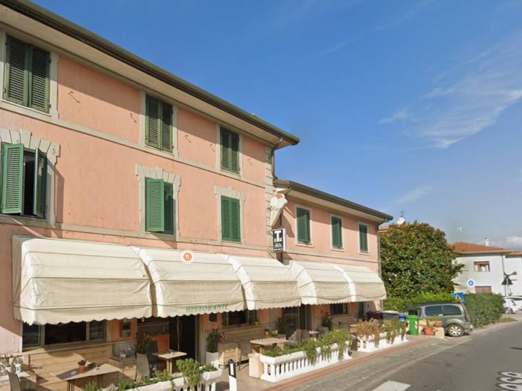 intera palazzina in vendita a Massarosa in zona Piano di Mommio