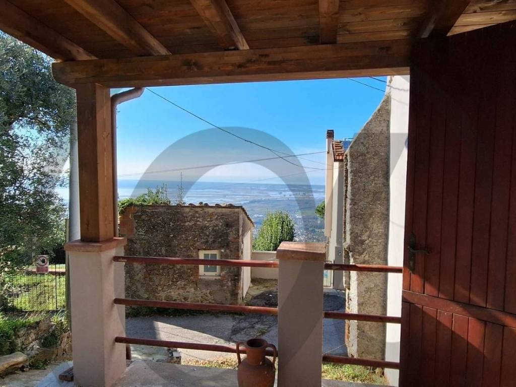 casa indipendente in vendita a Massarosa in zona Montigiano