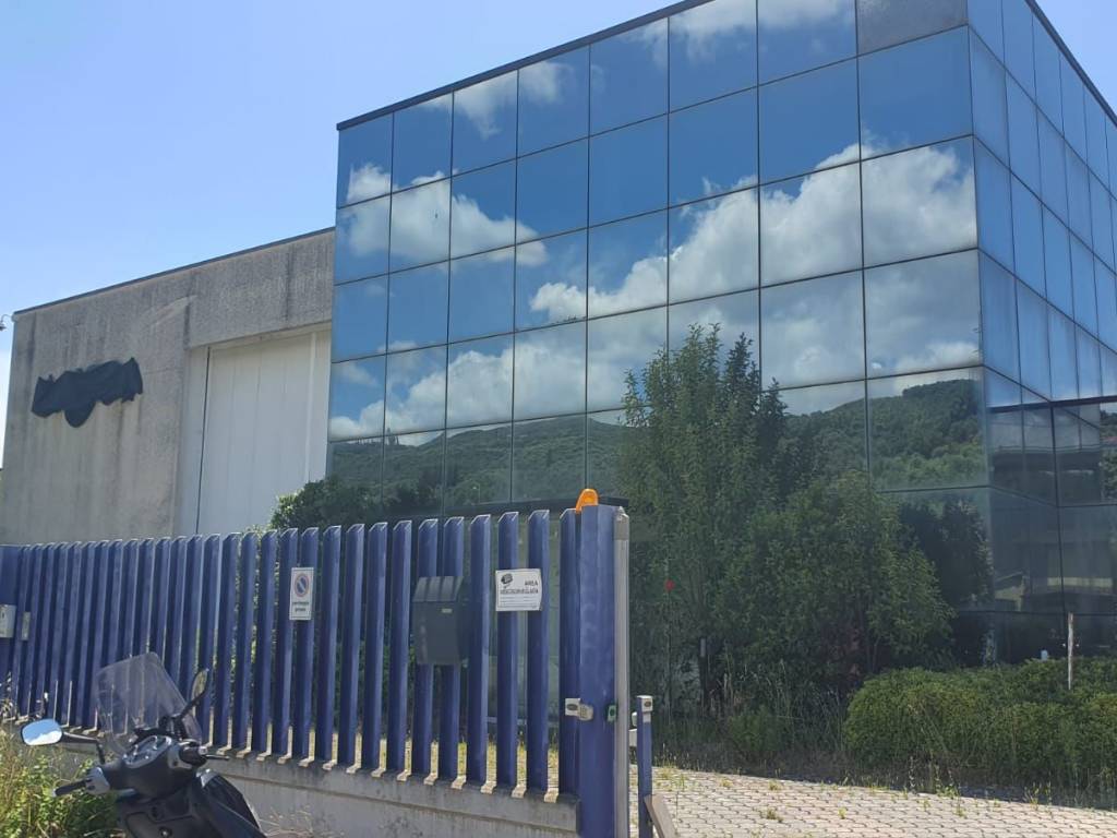 locale commerciale in vendita a Massarosa