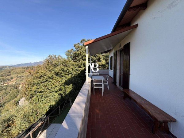 casa indipendente in vendita a Massarosa in zona Montigiano