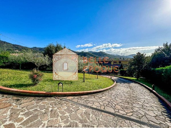 casa indipendente in vendita a Massarosa