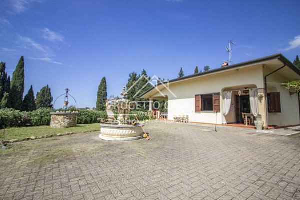 casa indipendente in vendita a Massarosa in zona Piano del Quercione