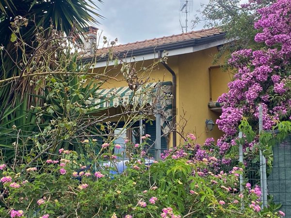 casa indipendente in vendita a Massarosa