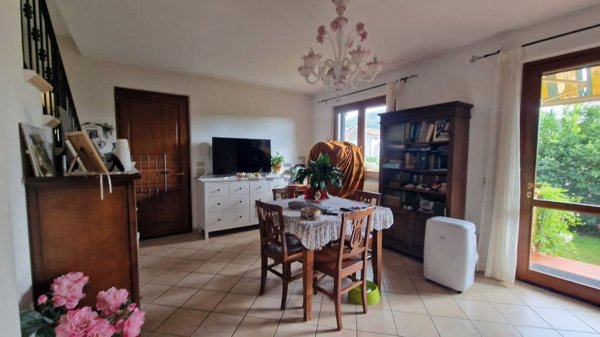 casa indipendente in vendita a Massarosa in zona Quiesa