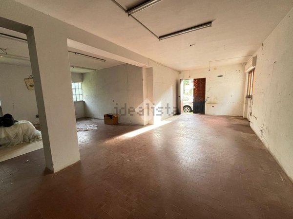 locale di sgombero in vendita a Massarosa