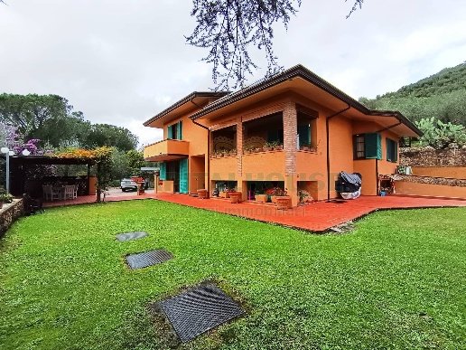 casa indipendente in vendita a Massarosa in zona Piano di Mommio