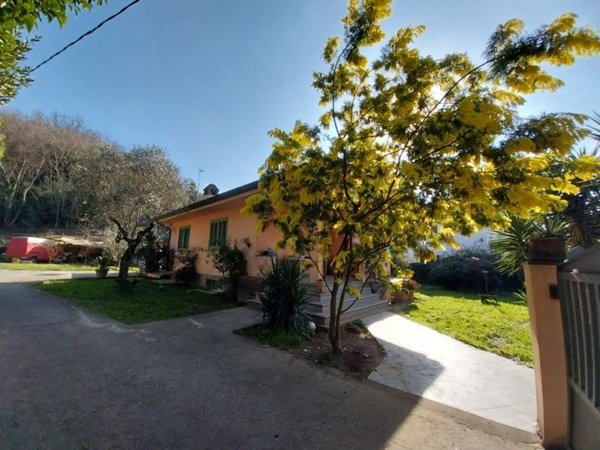 casa indipendente in vendita a Massarosa