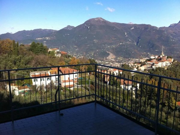 casa indipendente in vendita a Massarosa in zona Piano di Mommio