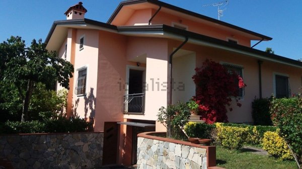 casa indipendente in vendita a Massarosa