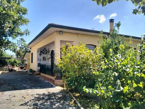 casa indipendente in vendita a Massarosa in zona Bargecchia