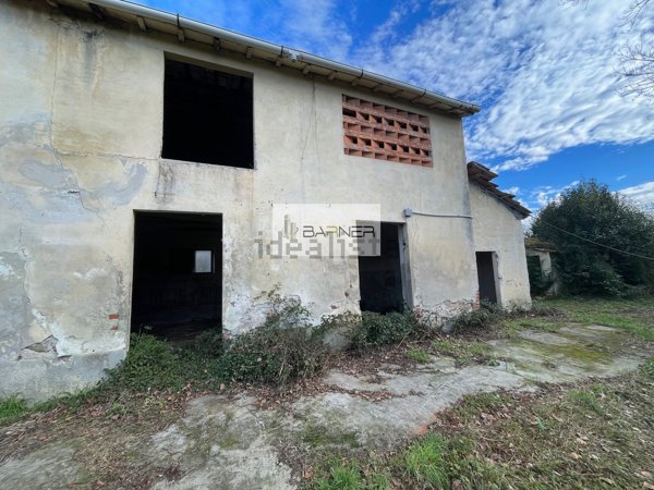 rudere in vendita a Massarosa in zona Piano di Mommio