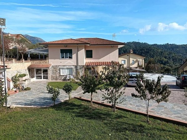casa indipendente in vendita a Massarosa in zona Bargecchia