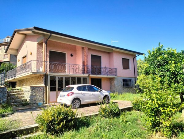 casa indipendente in vendita a Massarosa in zona Corsanico