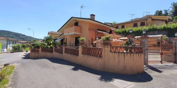 casa indipendente in vendita a Massarosa in zona Quiesa