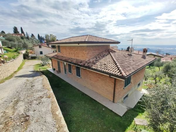 casa indipendente in vendita a Massarosa