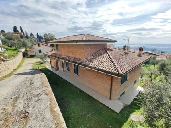 casa indipendente in vendita a Massarosa