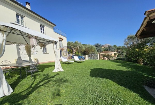 casa indipendente in vendita a Massarosa